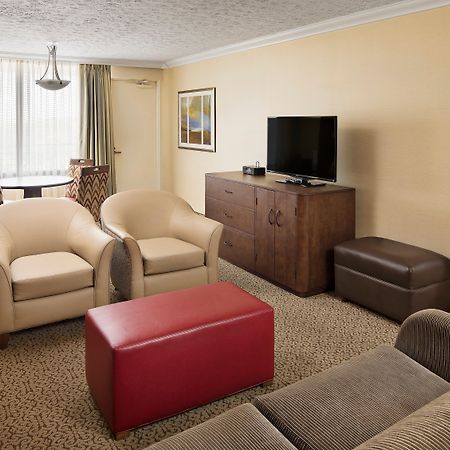 Crowne Plaza Louisville Airport Expo Ctr By Ihg Екстер'єр фото