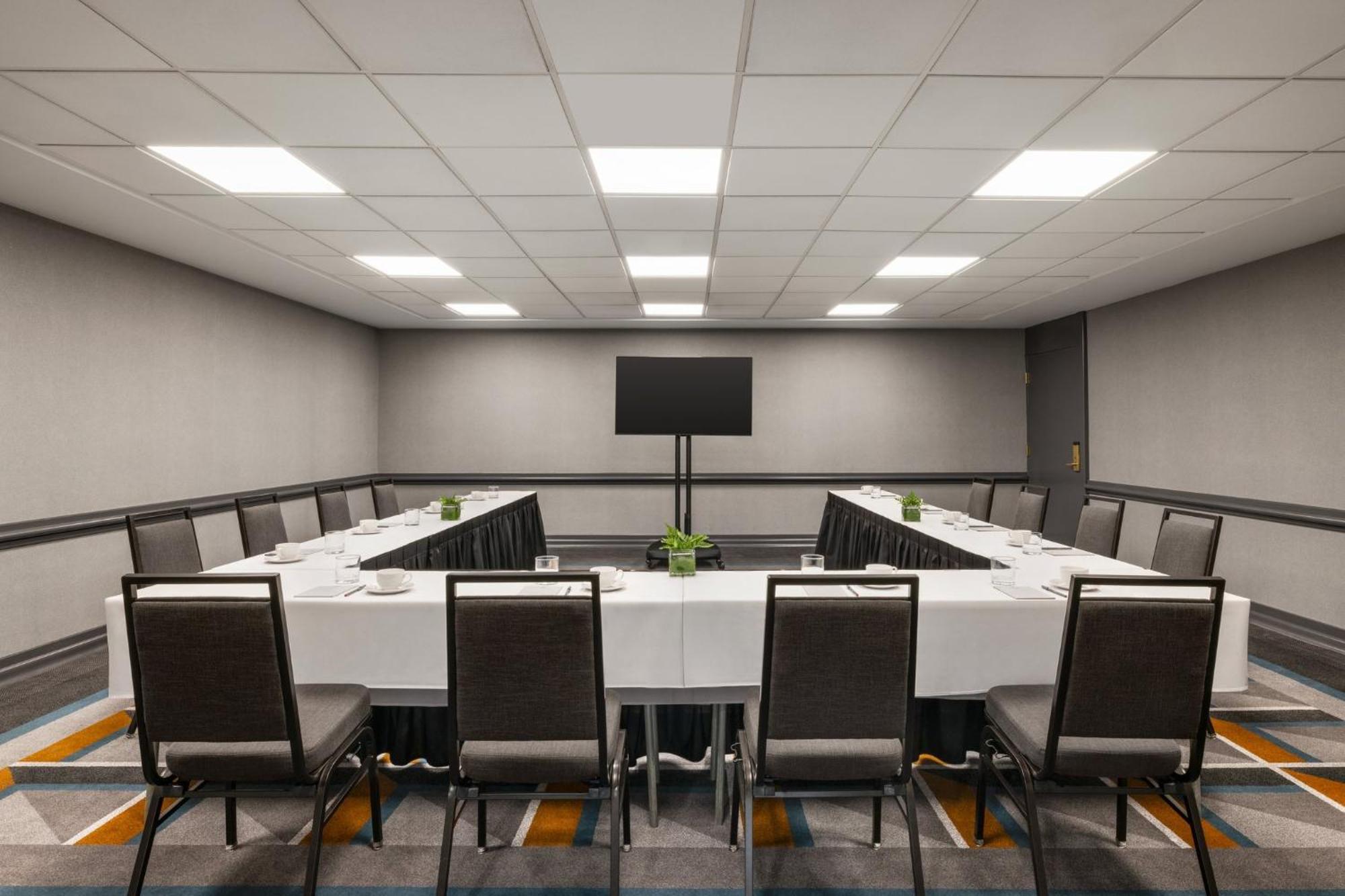 Crowne Plaza Louisville Airport Expo Ctr By Ihg Екстер'єр фото