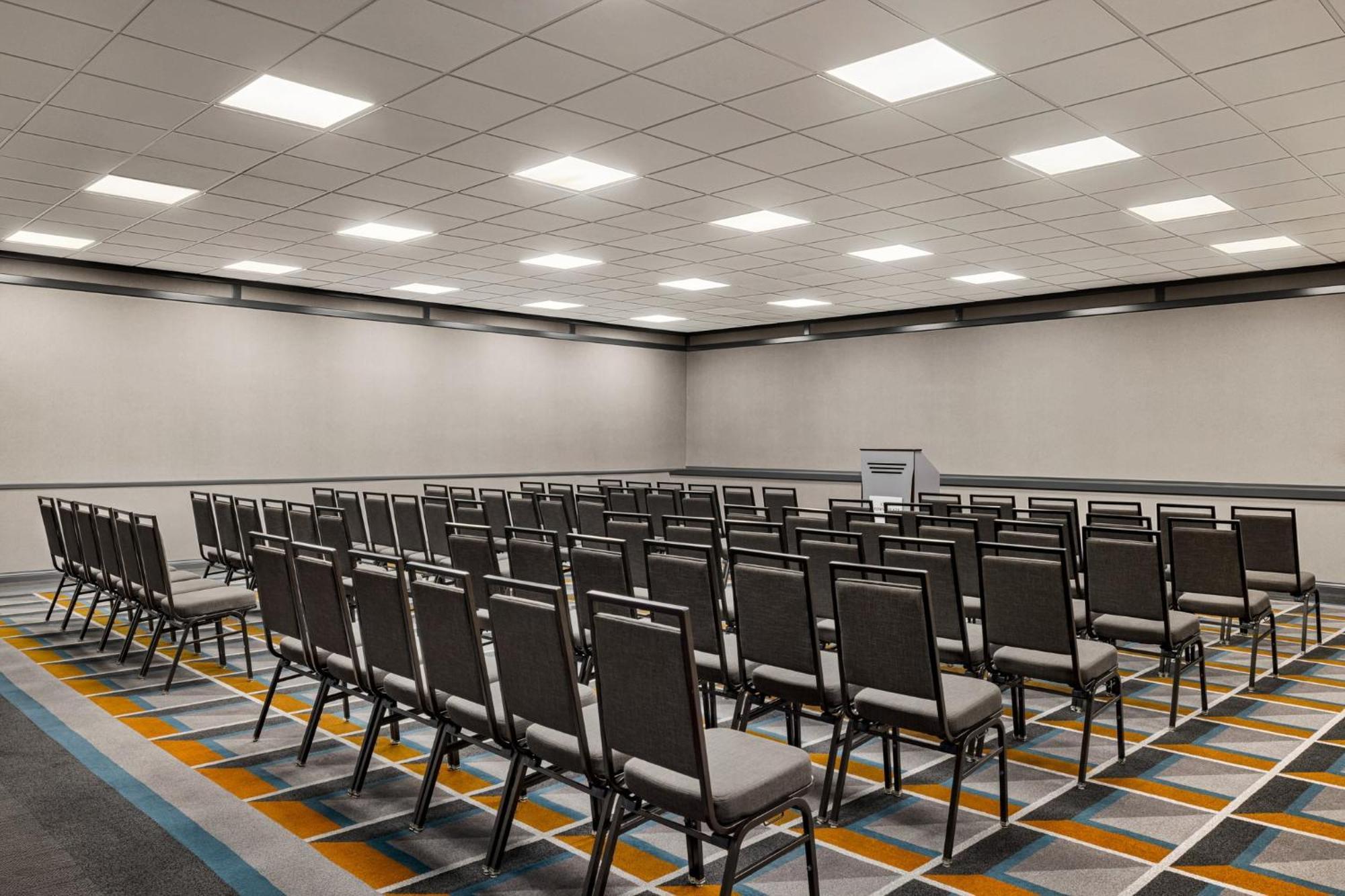 Crowne Plaza Louisville Airport Expo Ctr By Ihg Екстер'єр фото