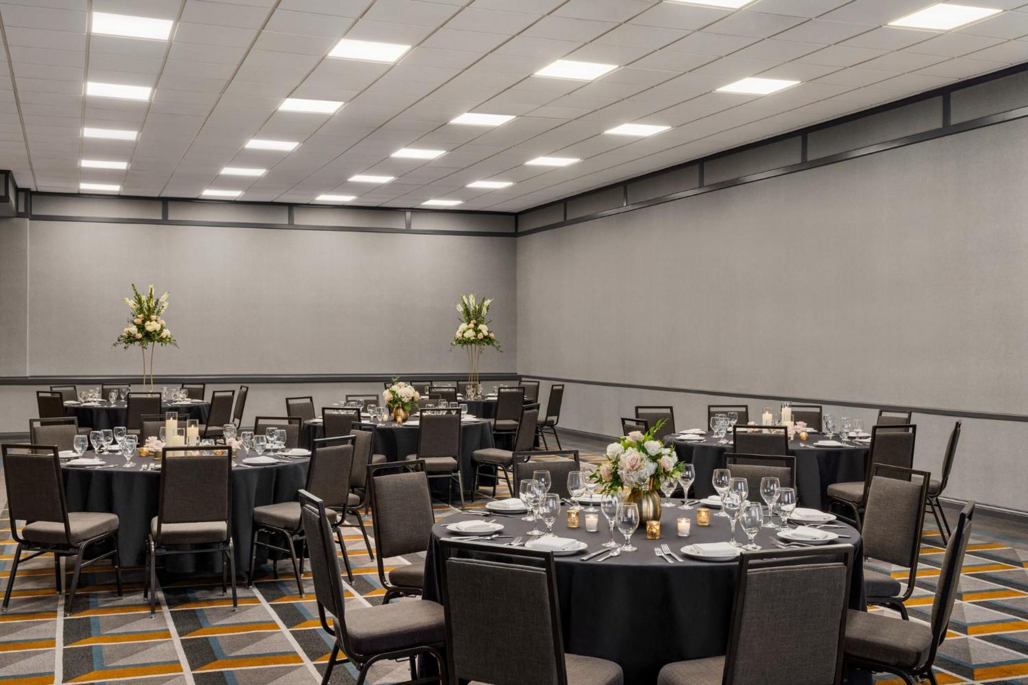 Crowne Plaza Louisville Airport Expo Ctr By Ihg Екстер'єр фото